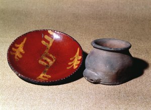Taza y plato de loza roja, c.1780